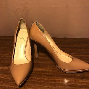 IVANKA TRUMP HEELS SIZE 7.5M